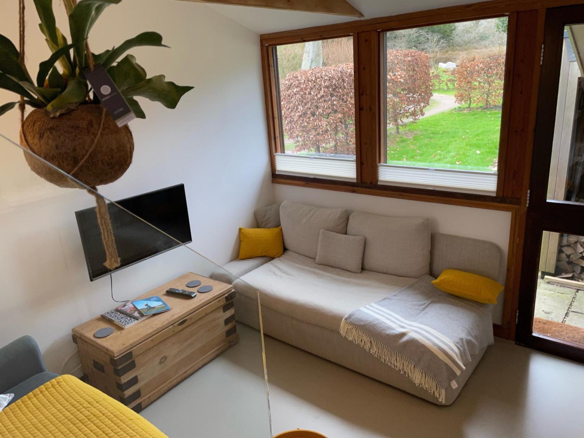 Unique & Rural Child Friendly Annexe With Large Gardens, Games & Tennis Court - Chichester Holiday Properties Exterior photo