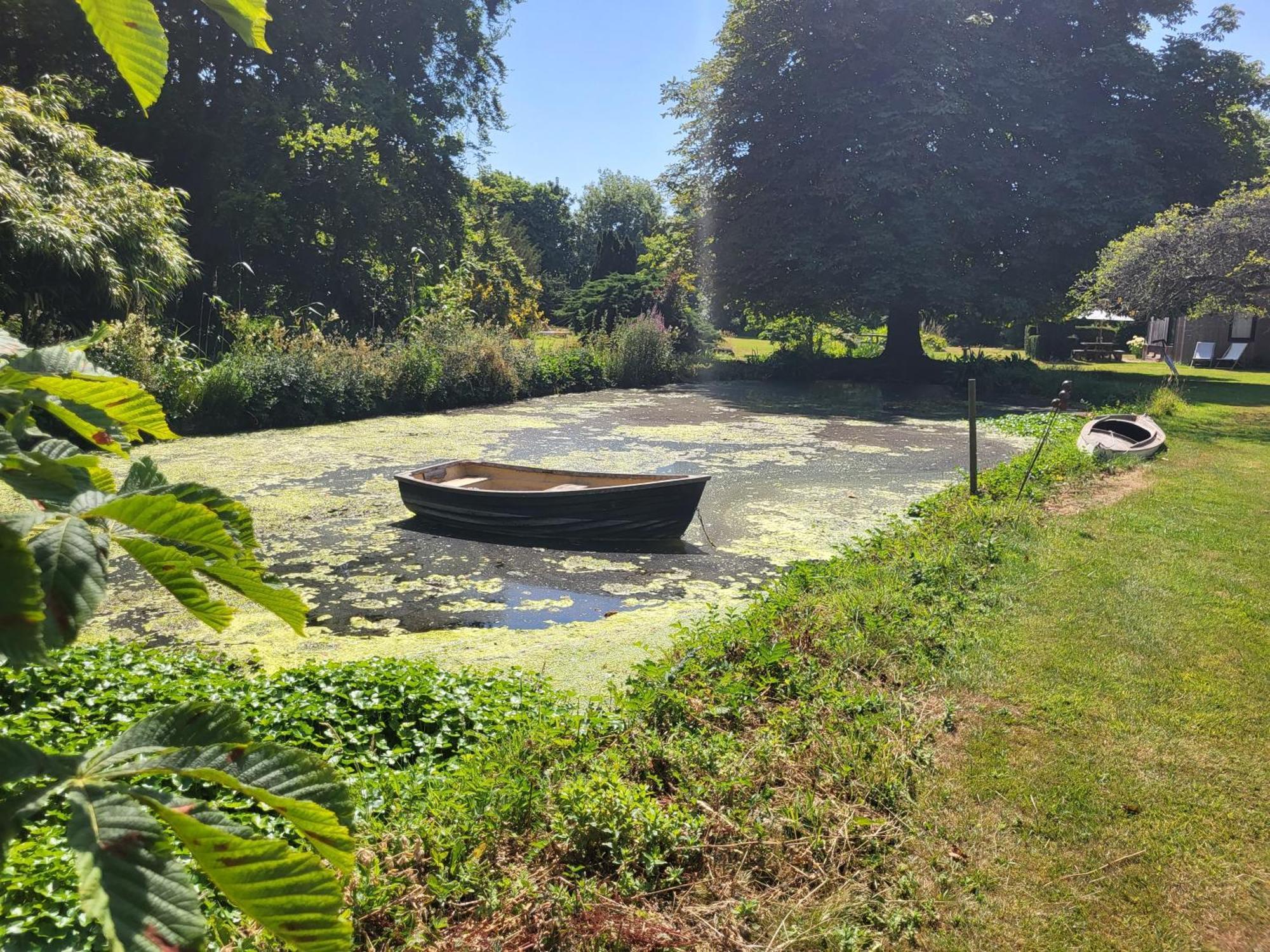Unique & Rural Child Friendly Annexe With Large Gardens, Games & Tennis Court - Chichester Holiday Properties Exterior photo