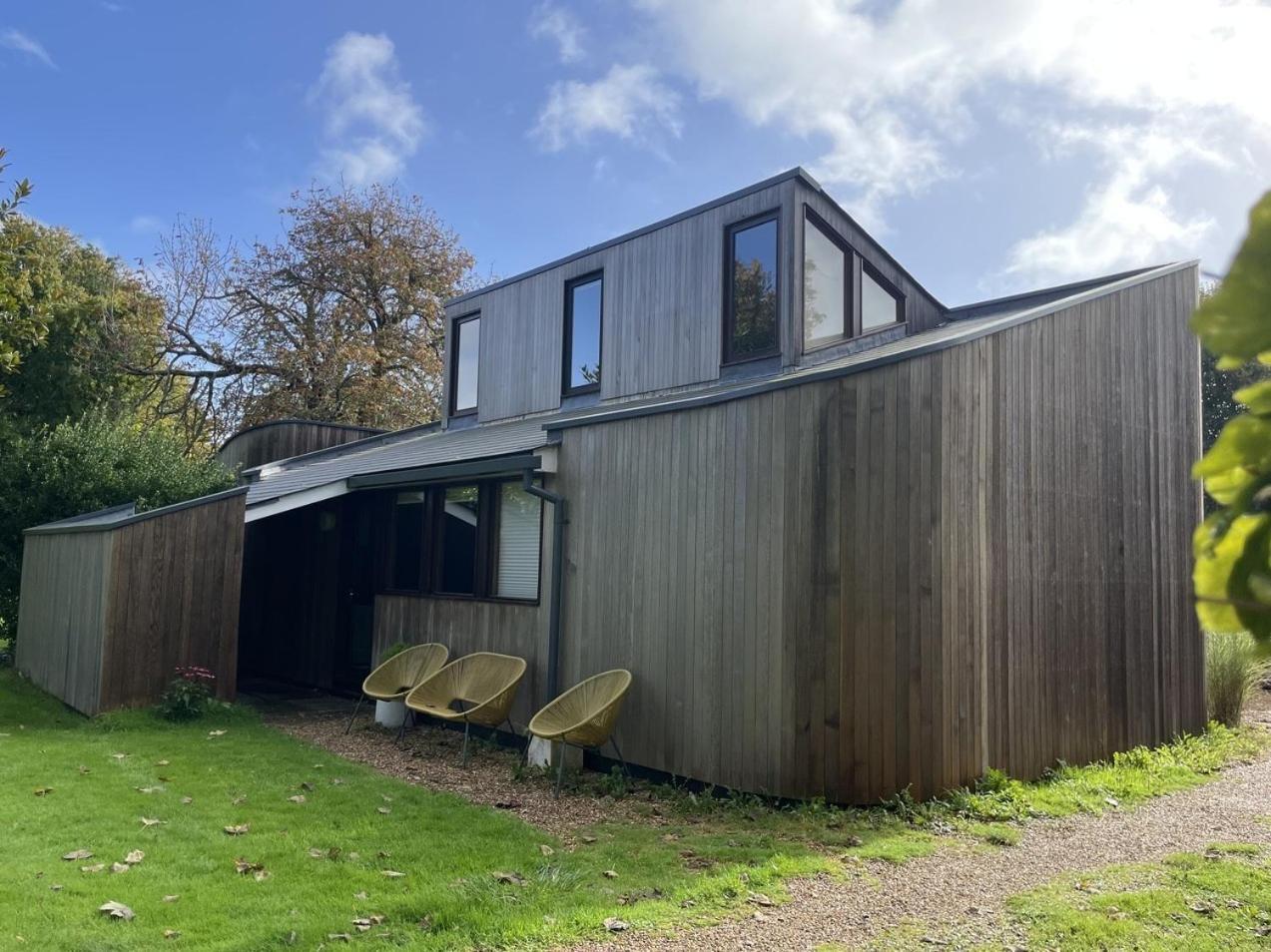 Unique & Rural Child Friendly Annexe With Large Gardens, Games & Tennis Court - Chichester Holiday Properties Exterior photo