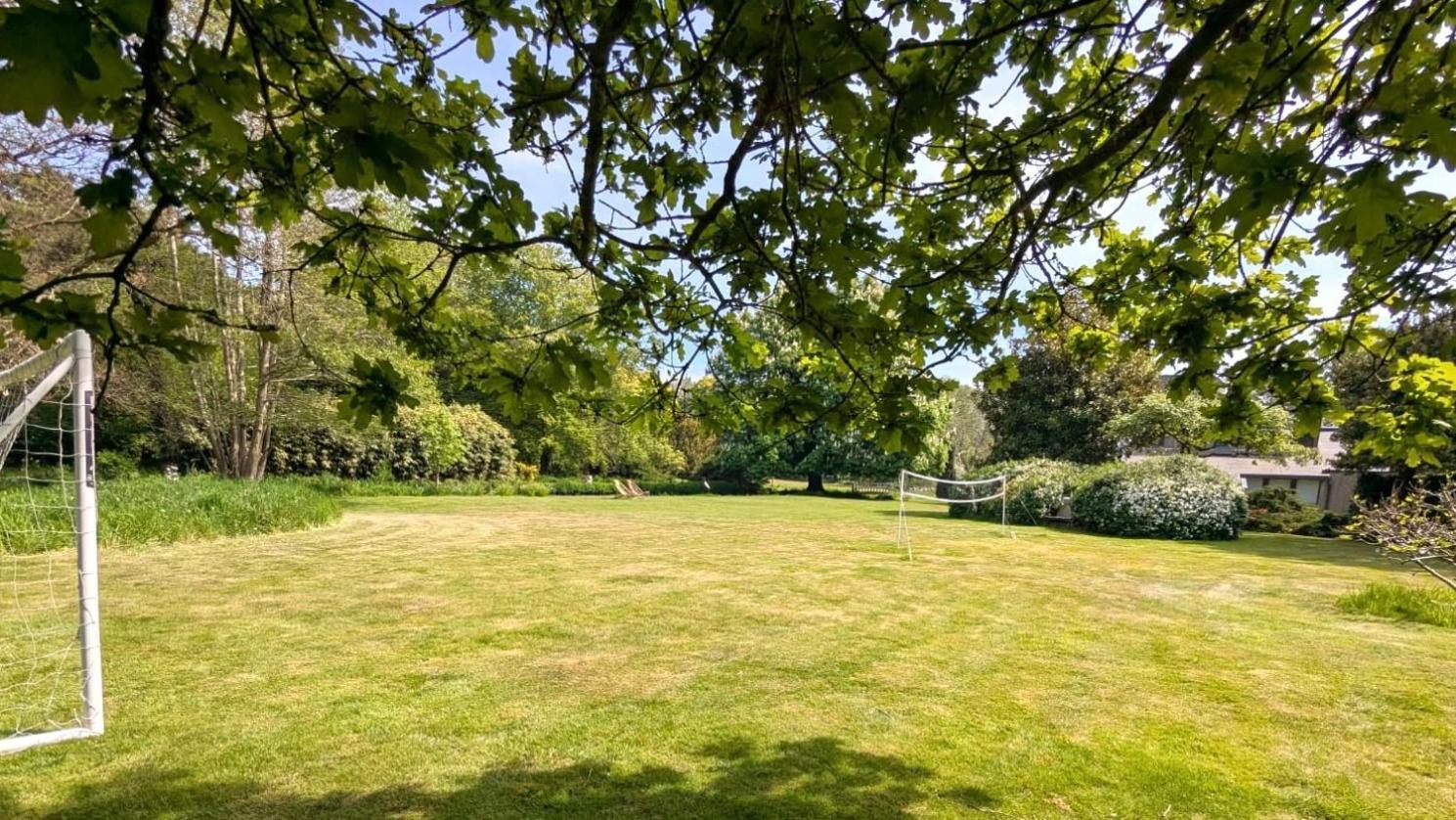 Unique & Rural Child Friendly Annexe With Large Gardens, Games & Tennis Court - Chichester Holiday Properties Exterior photo